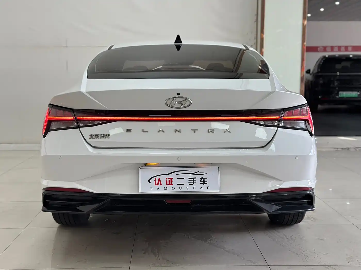 Hyundai Elantra 2021 1.5L CVT LUX Premium Edition фото 16
