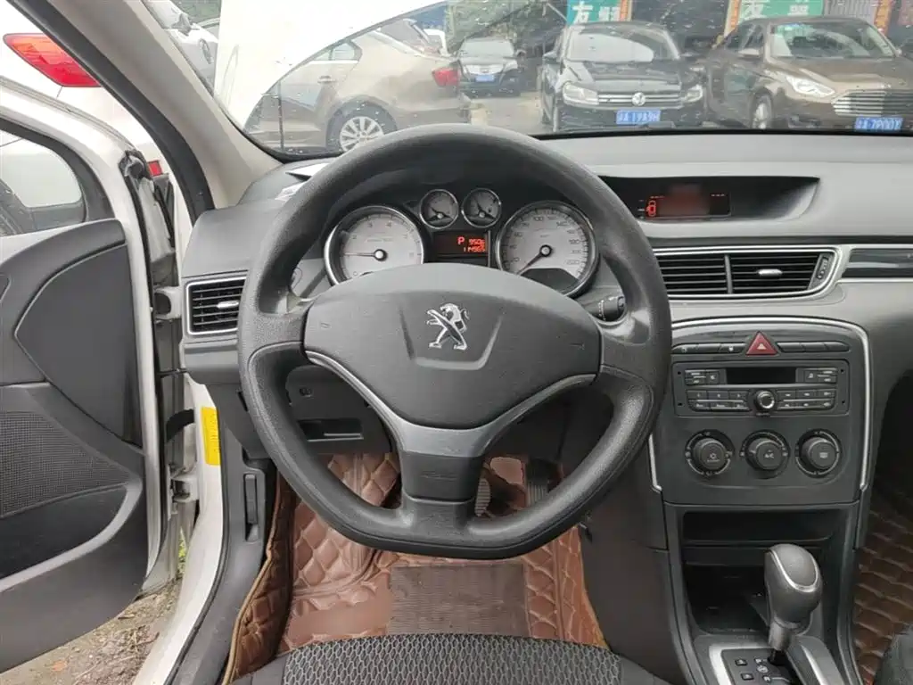 Peugeot 308 2014 Model Joy Edition Classic 1.6L Automatic Superior Style фото 11