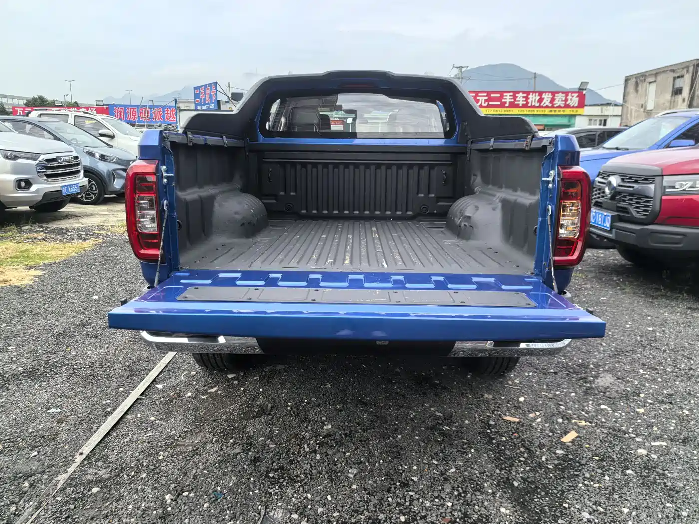SAIC Maxus Maxus T90 2021 2.0T Single-Turbo Automatic 2WD High Chassis Comfort Long Cargo фото 6