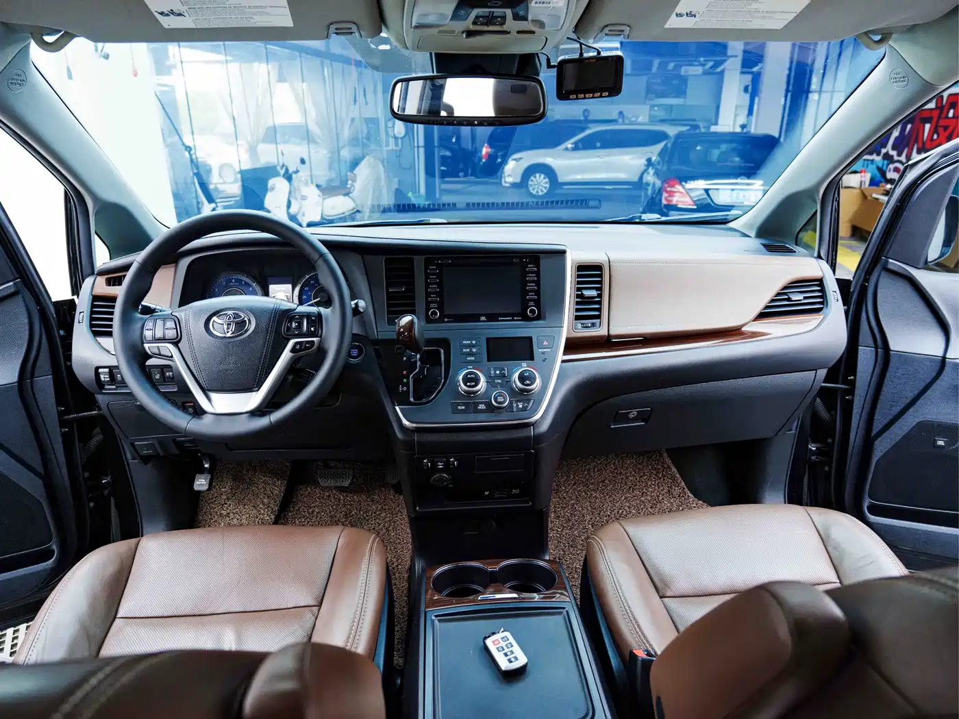 Toyota Sienna 2015 3.5L 4WD L фото 15