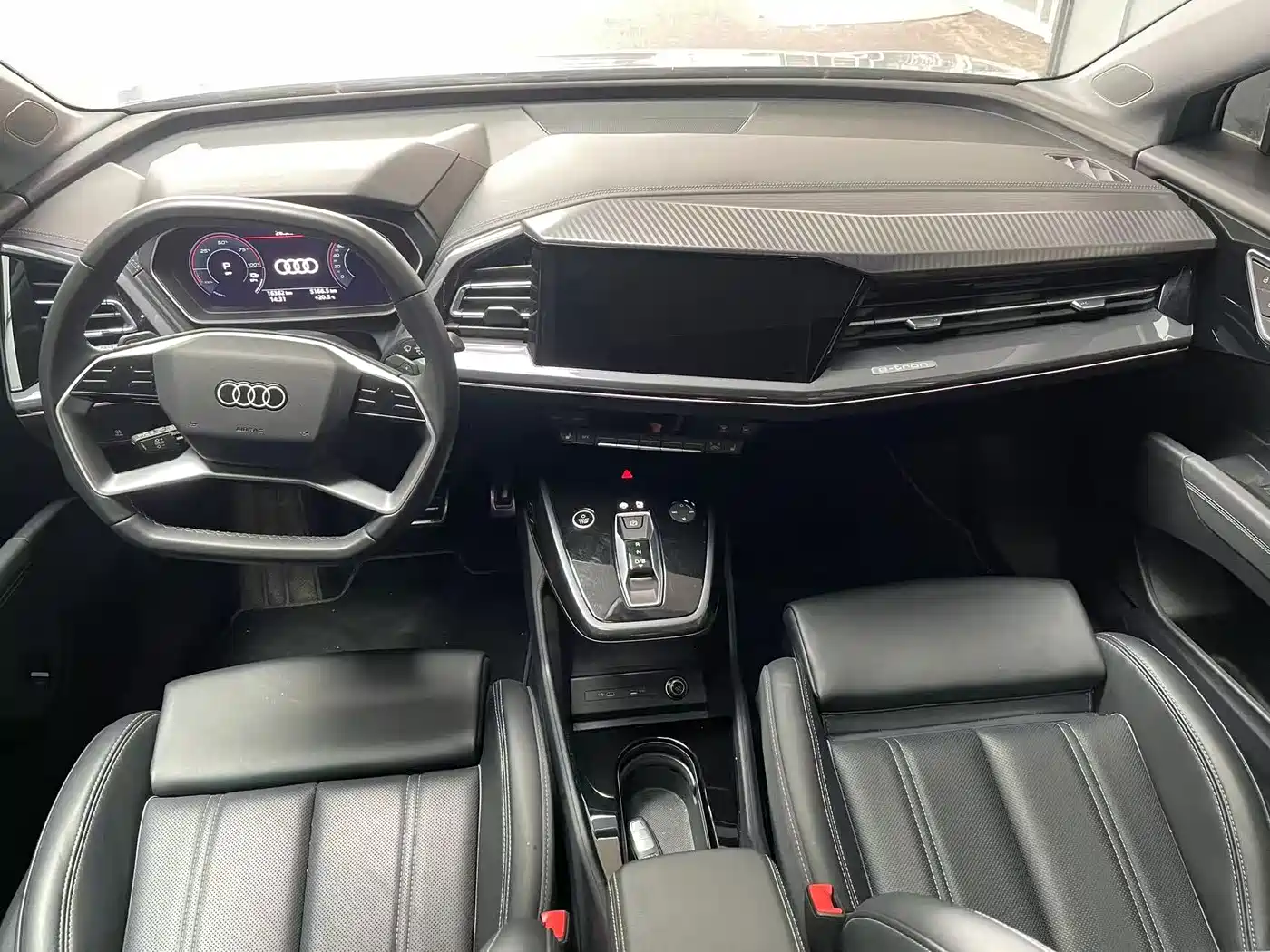 AUDI Q4 E TRON