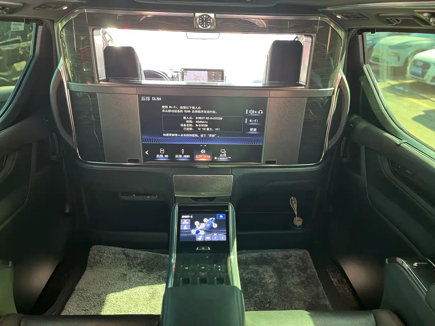 Lexus LM 2020 300h 4-Seat Imperial Edition фото 26