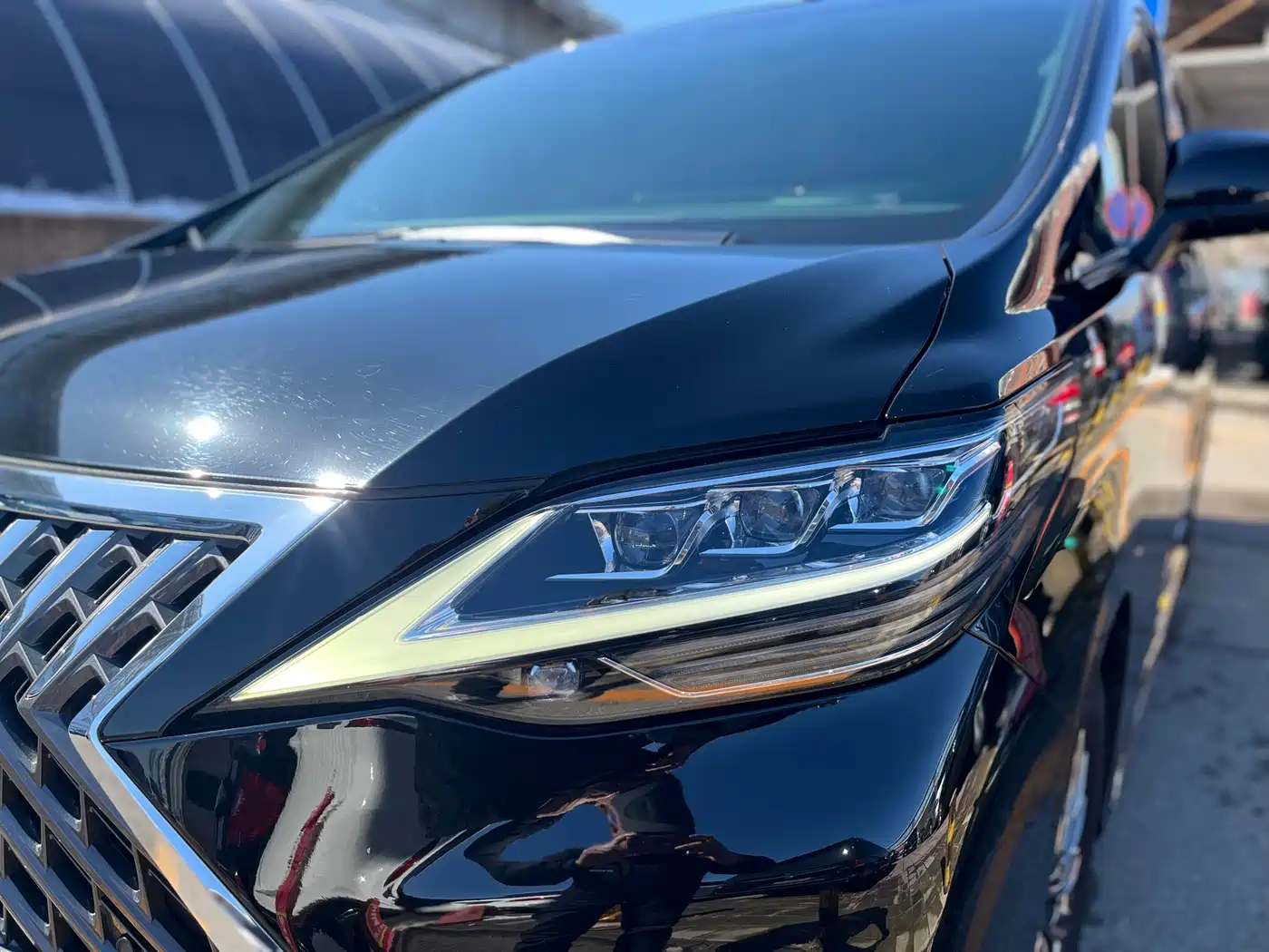 Lexus LM 2020 300h 4-Seat Imperial Edition фото 29