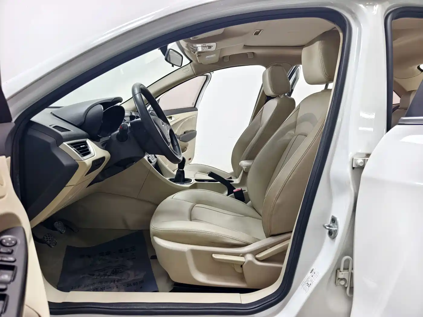 Chery Arrizo 7 2015 2015 1.6L Manual Zhishang Edition