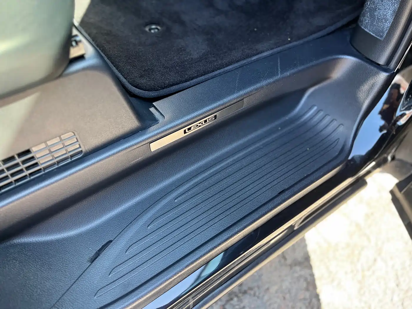 Lexus LM 2020 300h 4-Seat Imperial Edition фото 37
