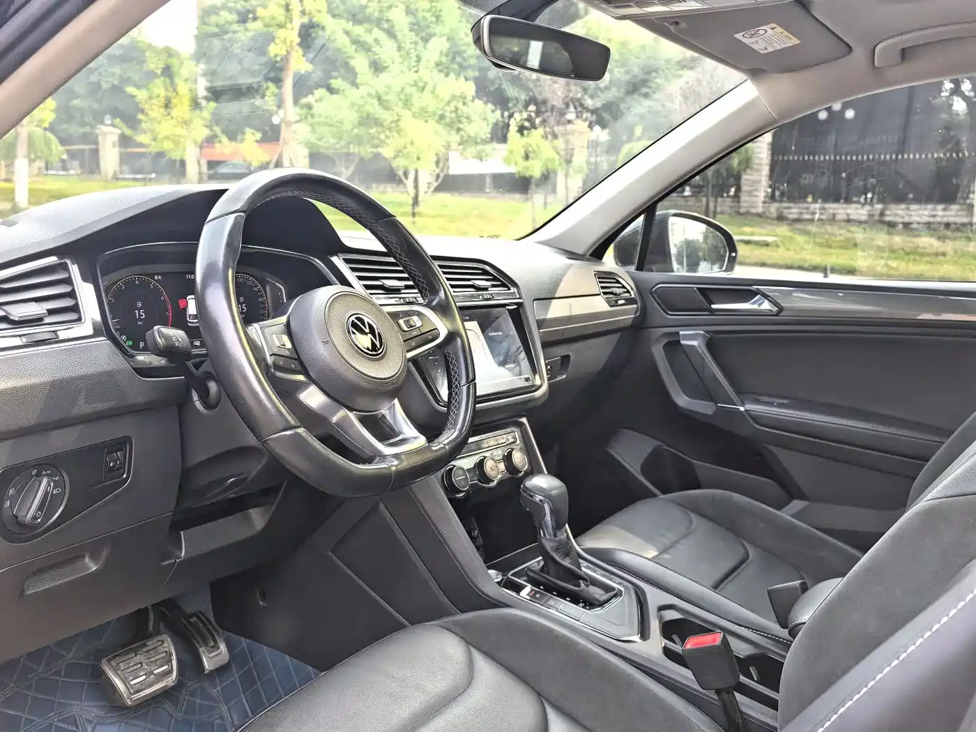 Volkswagen Tiguan L 2021 330TSI Automatic 2WD R-Line Premium фото 12
