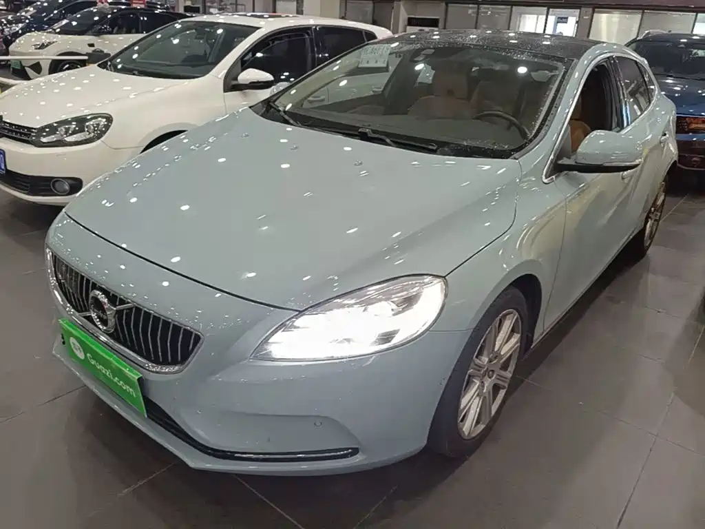 Volvo V40 2017 2017 T3 R-Design