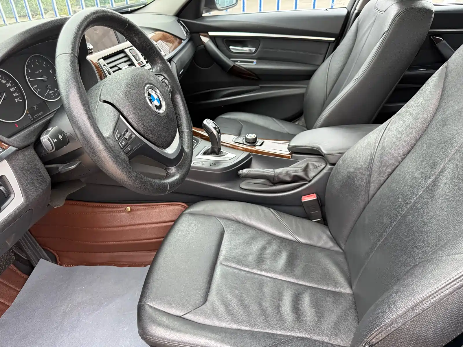 Photo 6 - BMW 3 Series