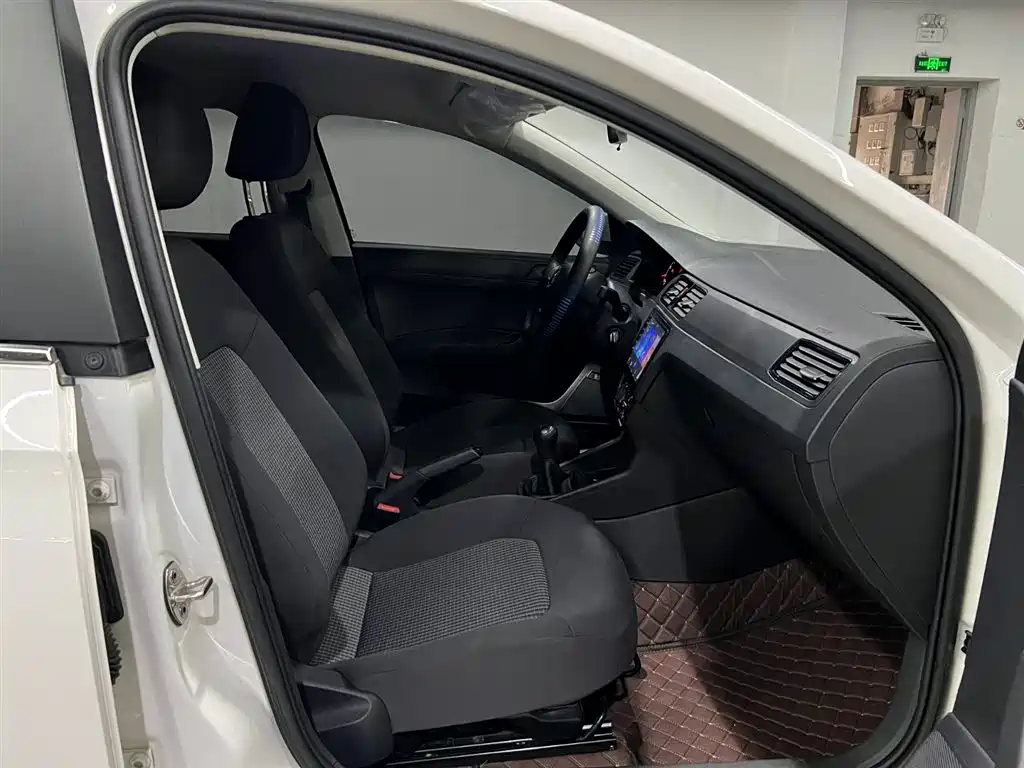 VOLKSWAGEN SANTANA