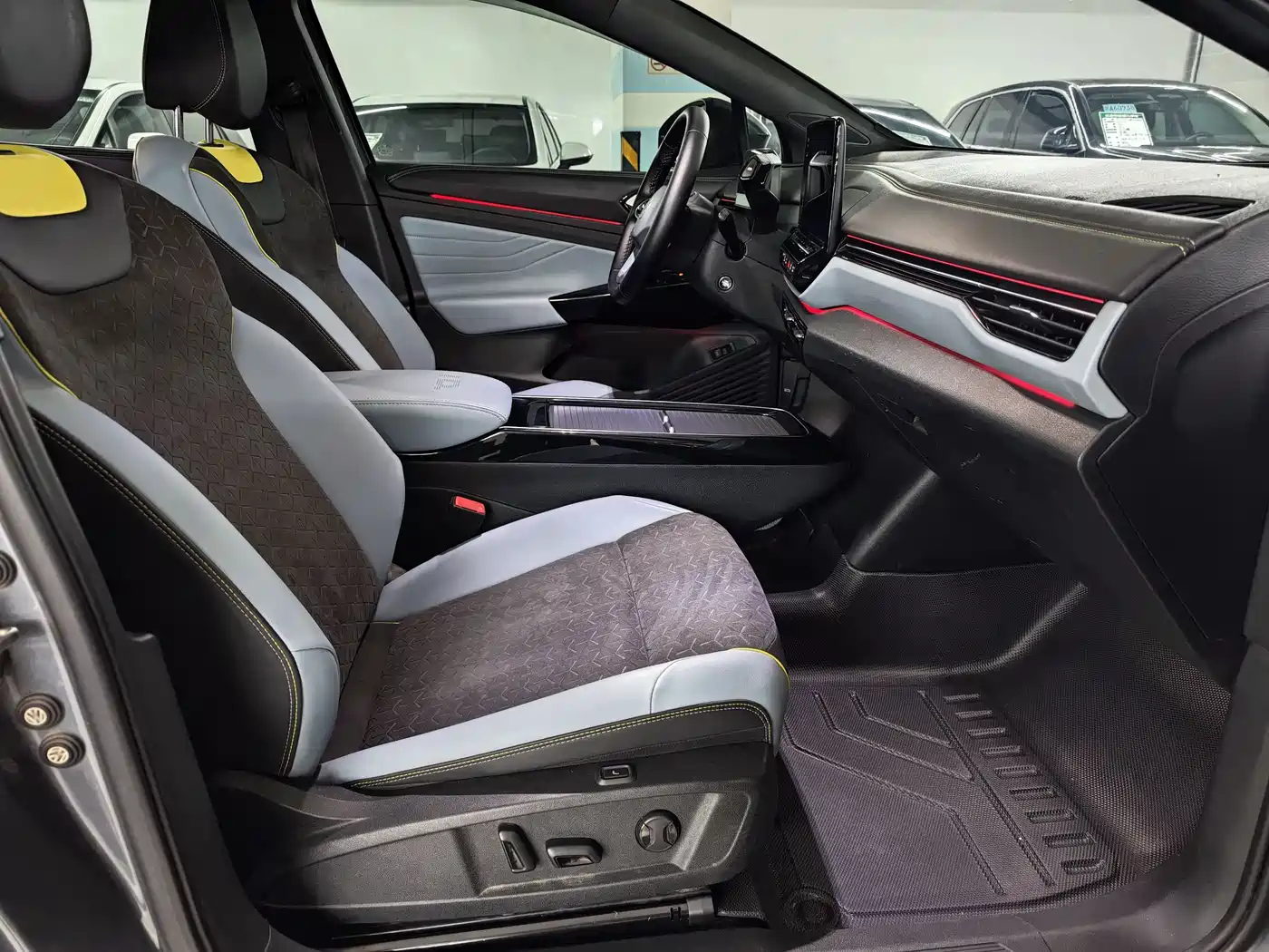 Volkswagen ID.4 X 2022 Pure Long Range Edition фото 5