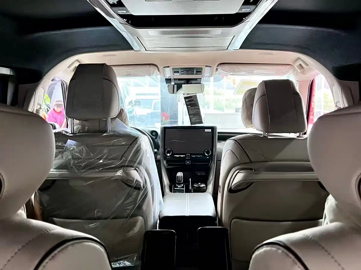 Toyota Vellfire 2025 Crown Hybrid 2.5L Ink Gold Executive Edition фото 8
