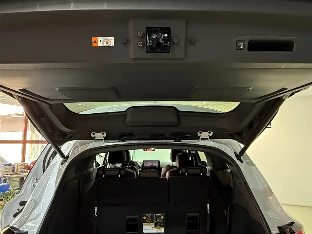 Toyota Granvia 2024 2.5L Hybrid Premium PLUS 4WD Edition фото 20