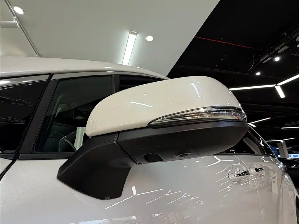 Toyota Granvia 2024 2.5L Hybrid Premium PLUS 4WD Edition фото 22