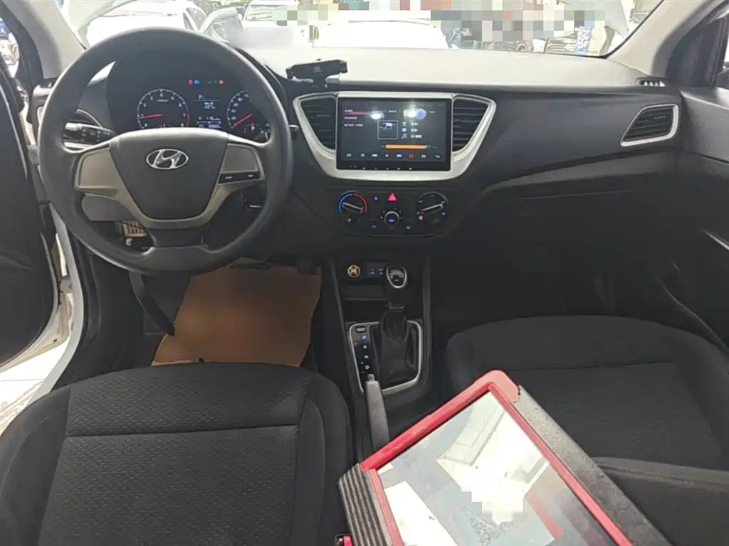 Hyundai Verna 2016 1.4L Automatic Cool Edition GLS фото 10