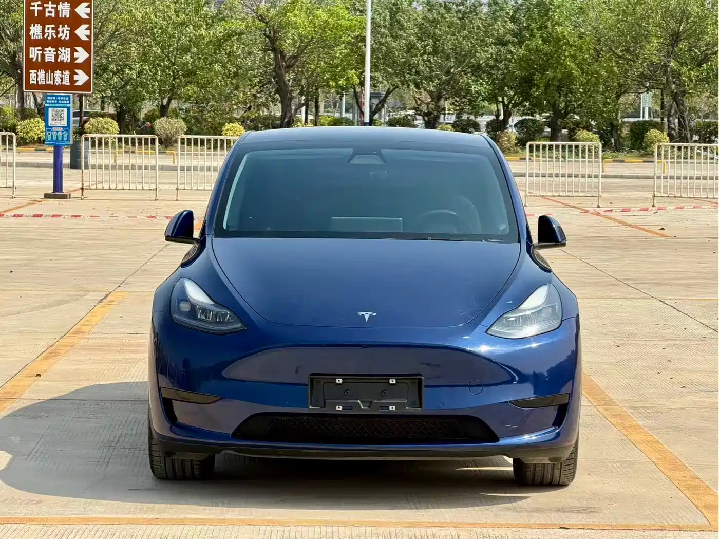TESLA MODEL Y