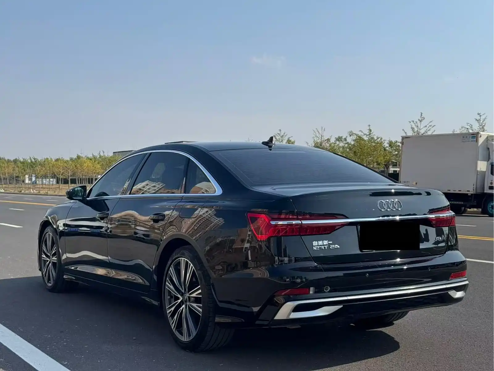 Фото 7 - Audi A6L