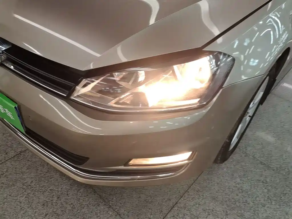 Volkswagen Golf 2017 1.6L Auto Comfort Millionth Edition фото 24