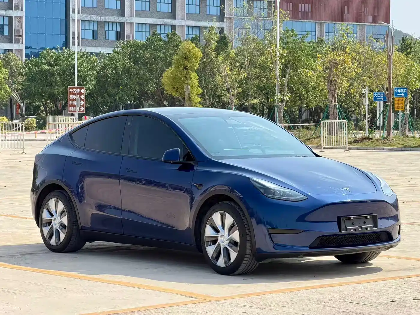 TESLA MODEL Y
