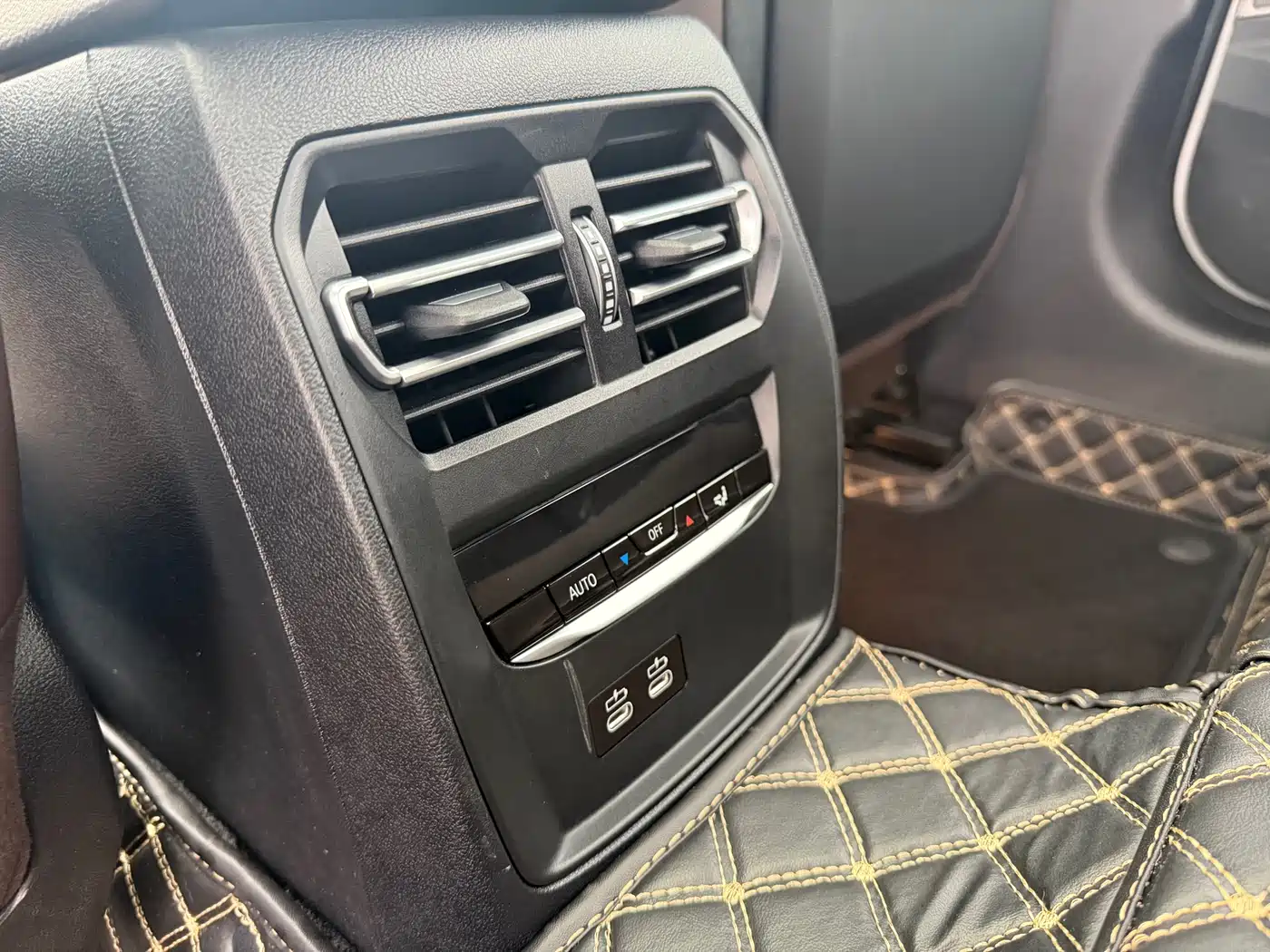 BMW 3 Series 2022 Facelift 325i M Sport Shadow Edition фото 14