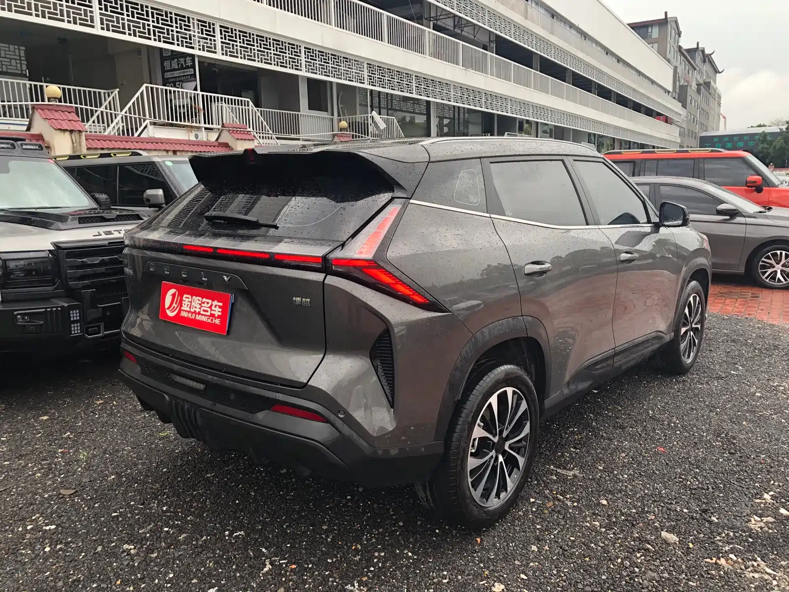 Фото 8 - Geely Atlas