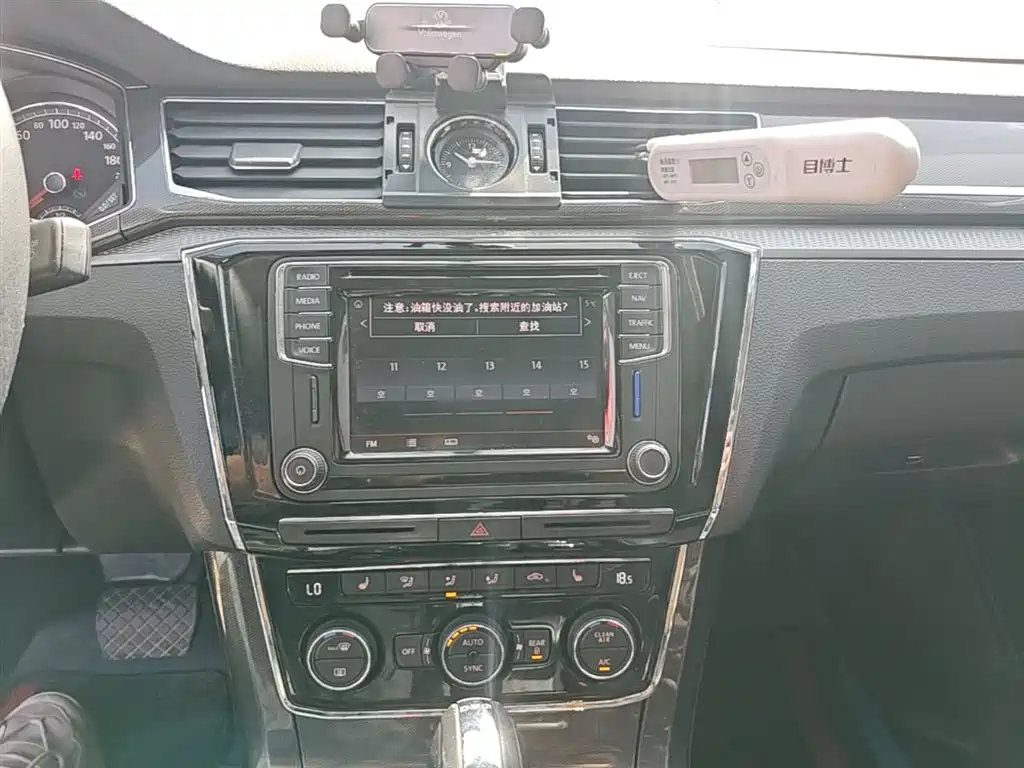 Volkswagen Passat 2017 330TSI DSG Luxury фото 13