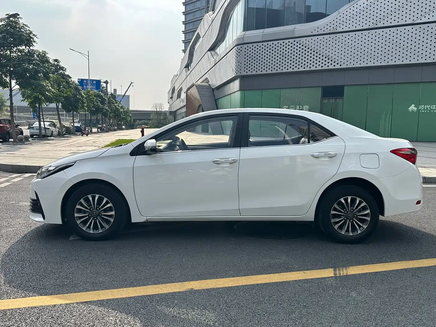 Toyota Corolla 2017 Facelift 1.2T S-CVT GL фото 11