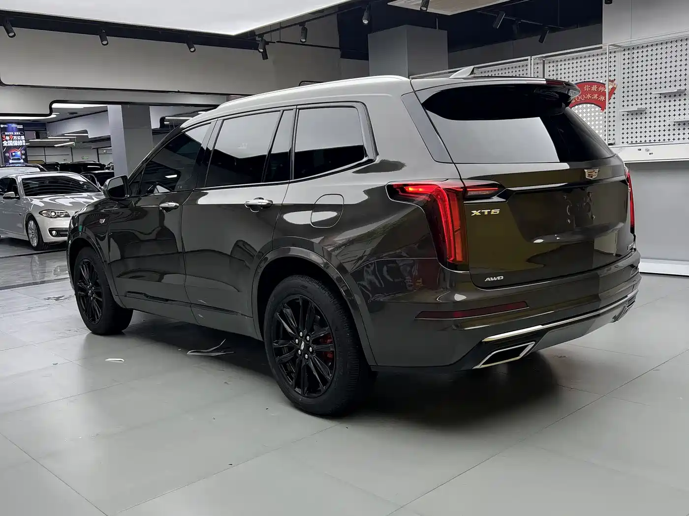 CADILLAC XT6