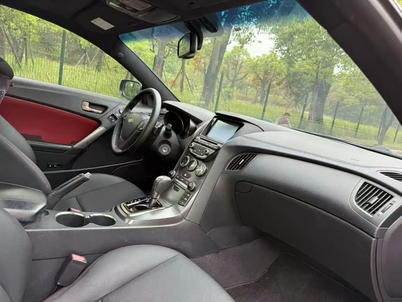 Hyundai Genesis Coupe 2012 2.0T Automatic Elegant Edition фото 13