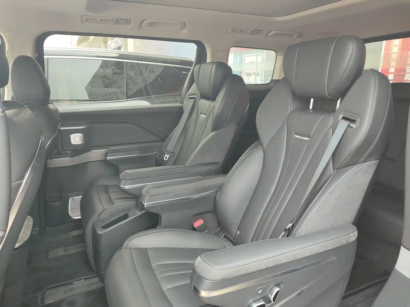 Hongqi HQ9 PHEV 2024 Model 2.0T AWD Business Edition фото 14
