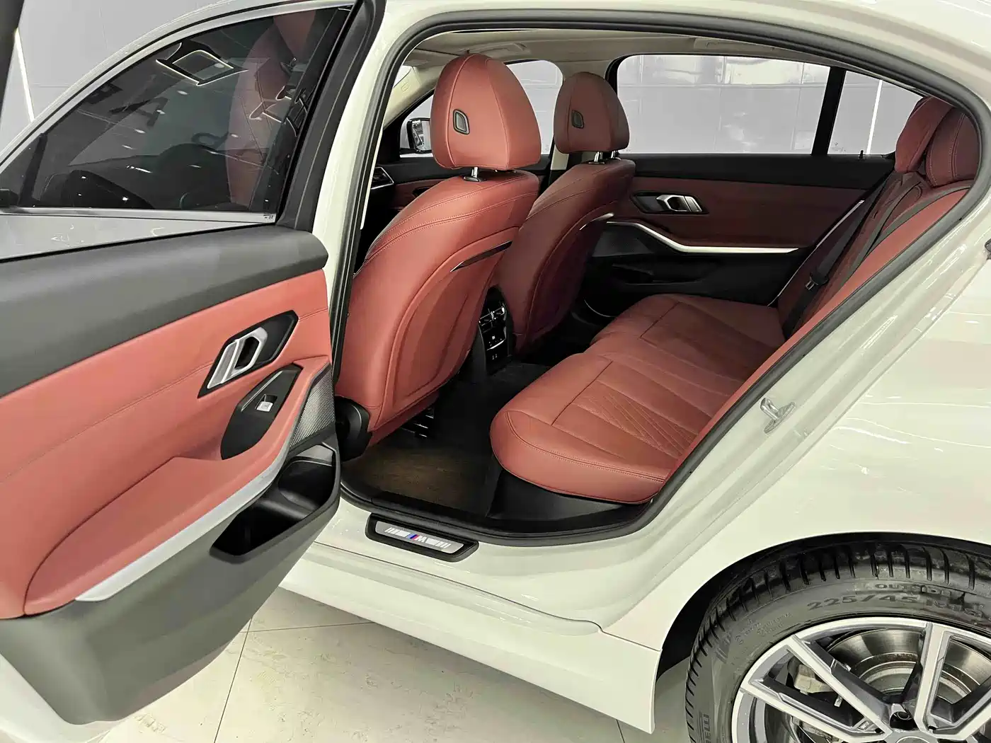 BMW 3 Series 2023 320Li M Sport Package фото 10