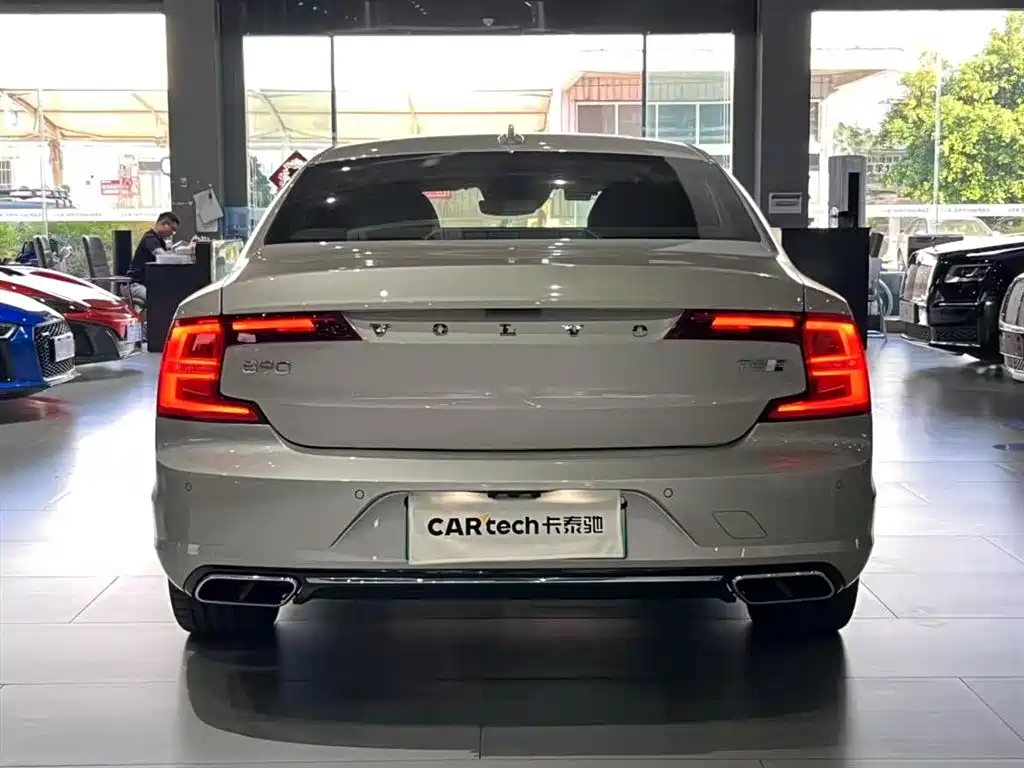 VOLVO S90 PLUG IN HYBRID