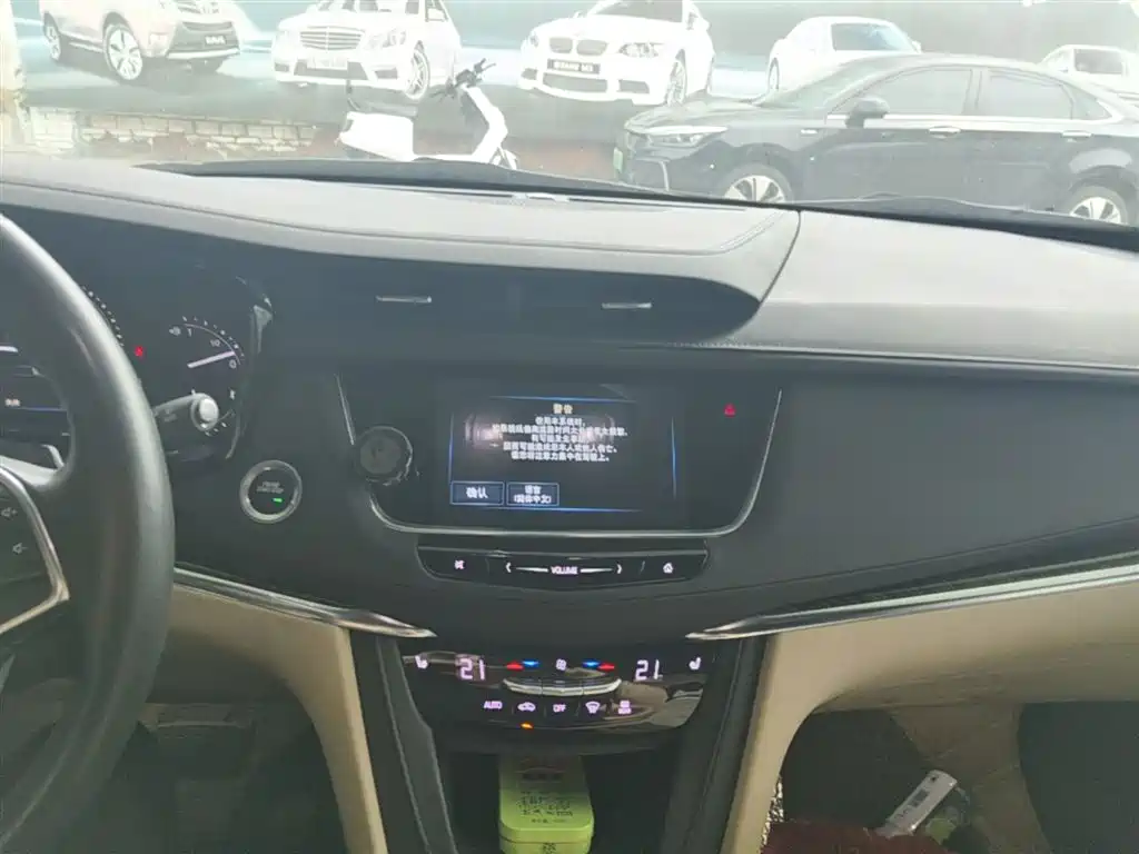 Cadillac XT5 2016 28T AWD Technology Model фото 13