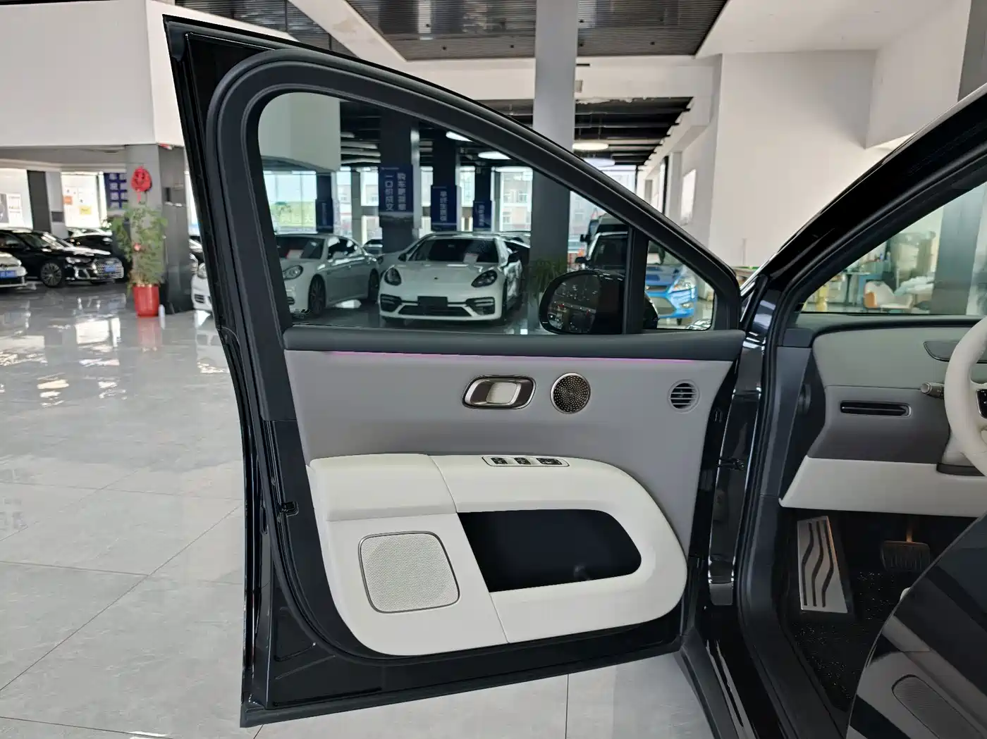 Li Auto i6 2026 2025 4WD Base Model