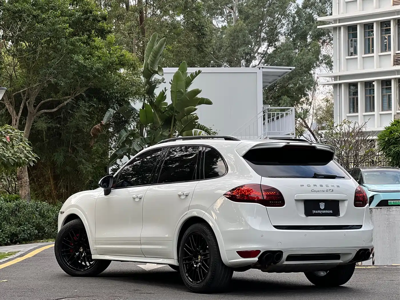 Porsche Cayenne 2012 Cayenne GTS 4.8L фото 3