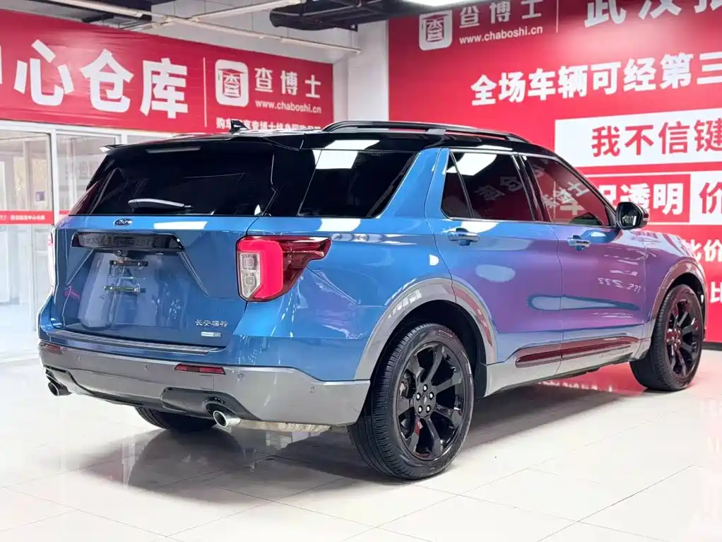 Photo 5 - Ford Explorer