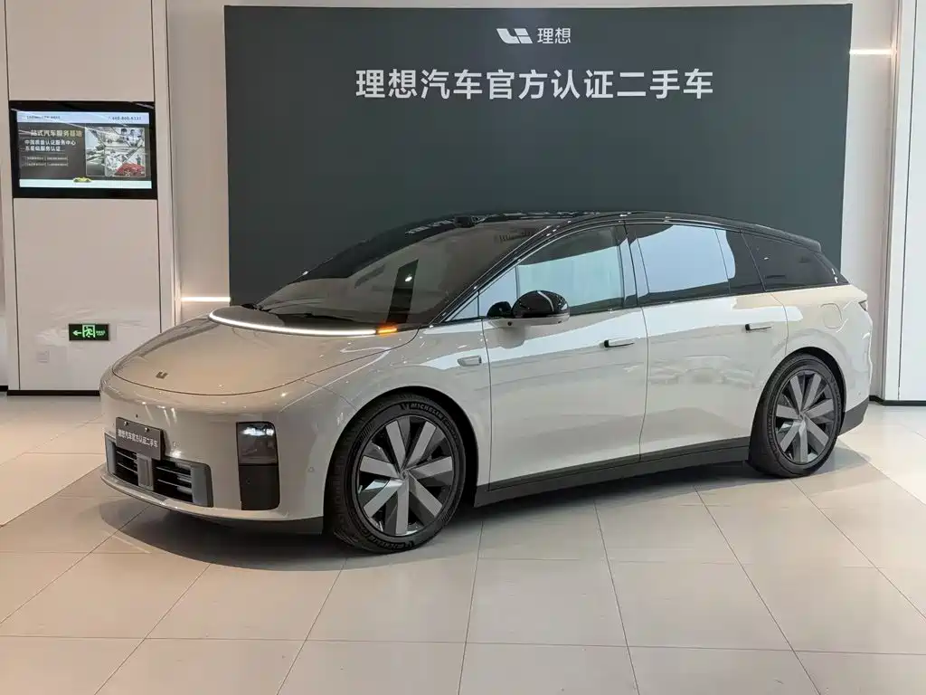 Li Auto i6 2026 2025 4WD Base Model