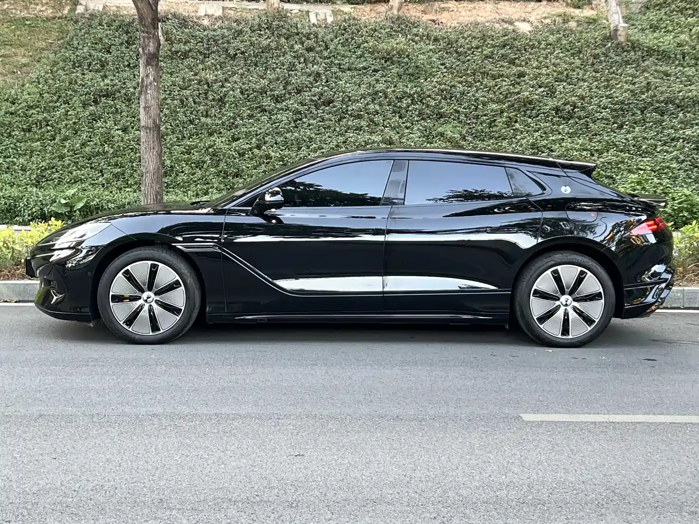 Denza Z9GT 2024 Model 1100 AWD Max Edition фото 3