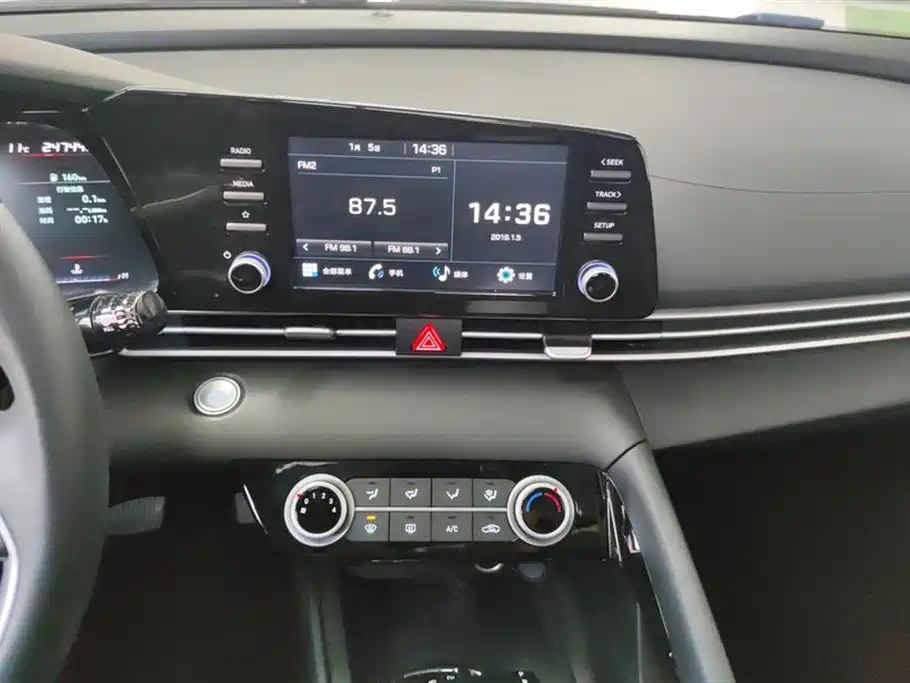 Hyundai Elantra 2022 1.5L CVT GLX Elite Edition фото 13