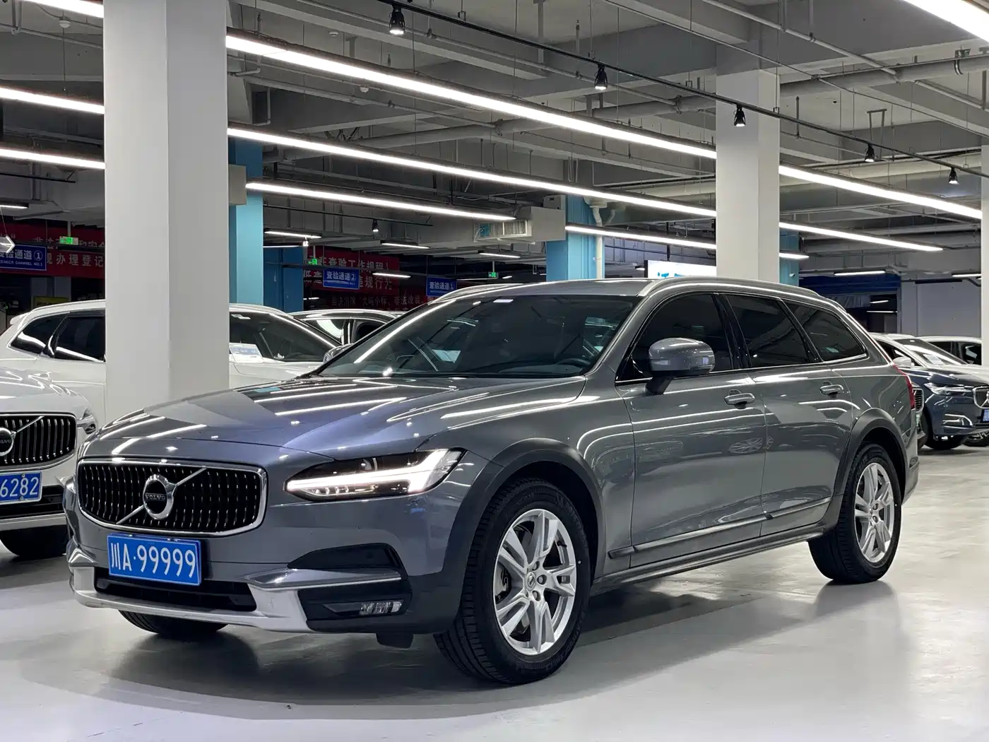 Volvo V90 2019 2019 Cross Country T5 AWD Intelligent Distance China VI