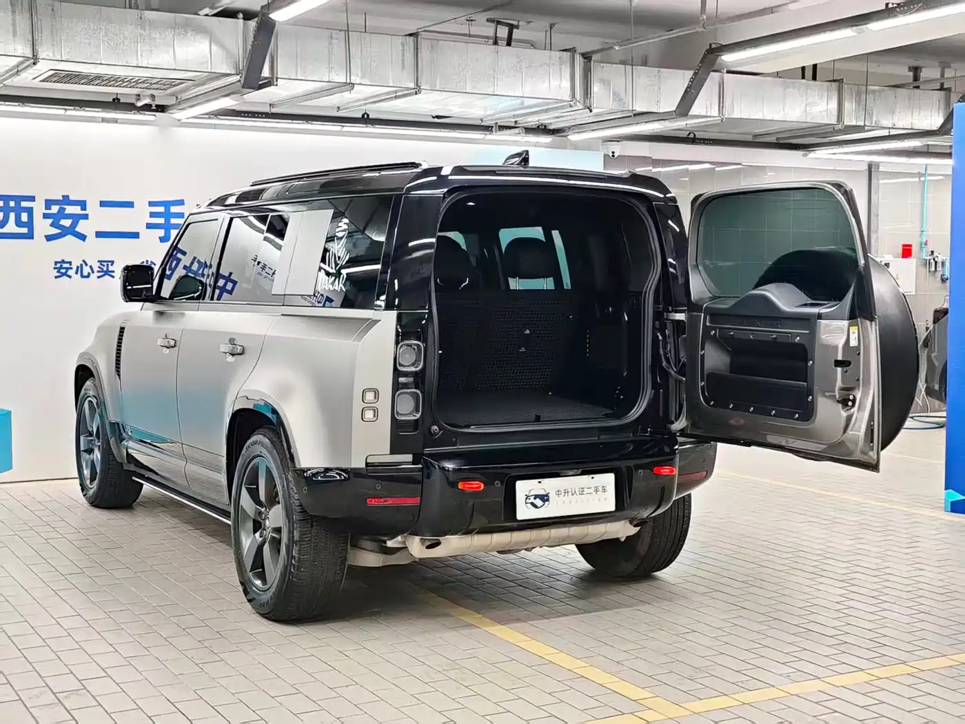 Land Rover Defender 2024 110 3.0T P400 X фото 26