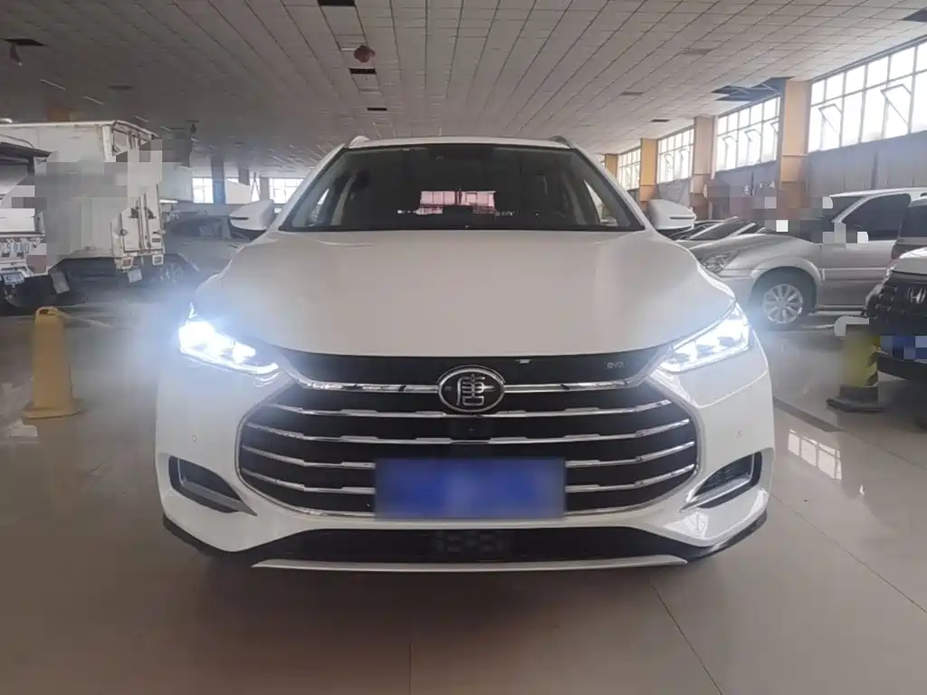 Фото 3 - BYD Tang