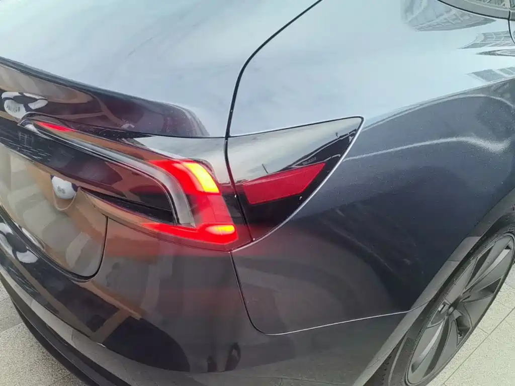 Фото 8 - Tesla Model 3