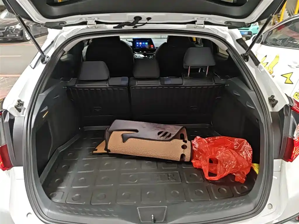 Toyota C-HR 2022 Hybrid 2.0L E-CVT Comfort Edition фото 19