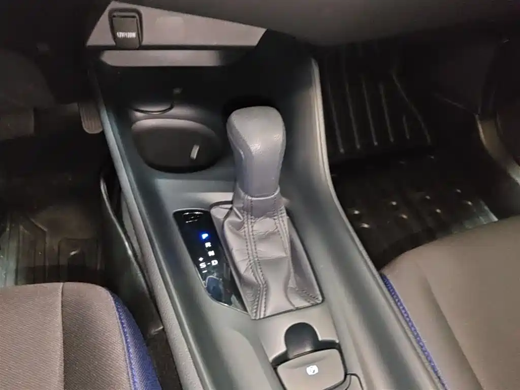 Toyota C-HR 2022 Hybrid 2.0L E-CVT Comfort Edition фото 14