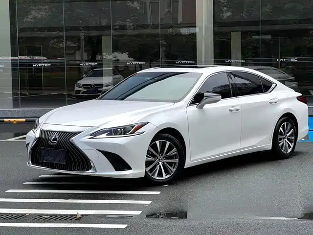 Lexus ES 2019