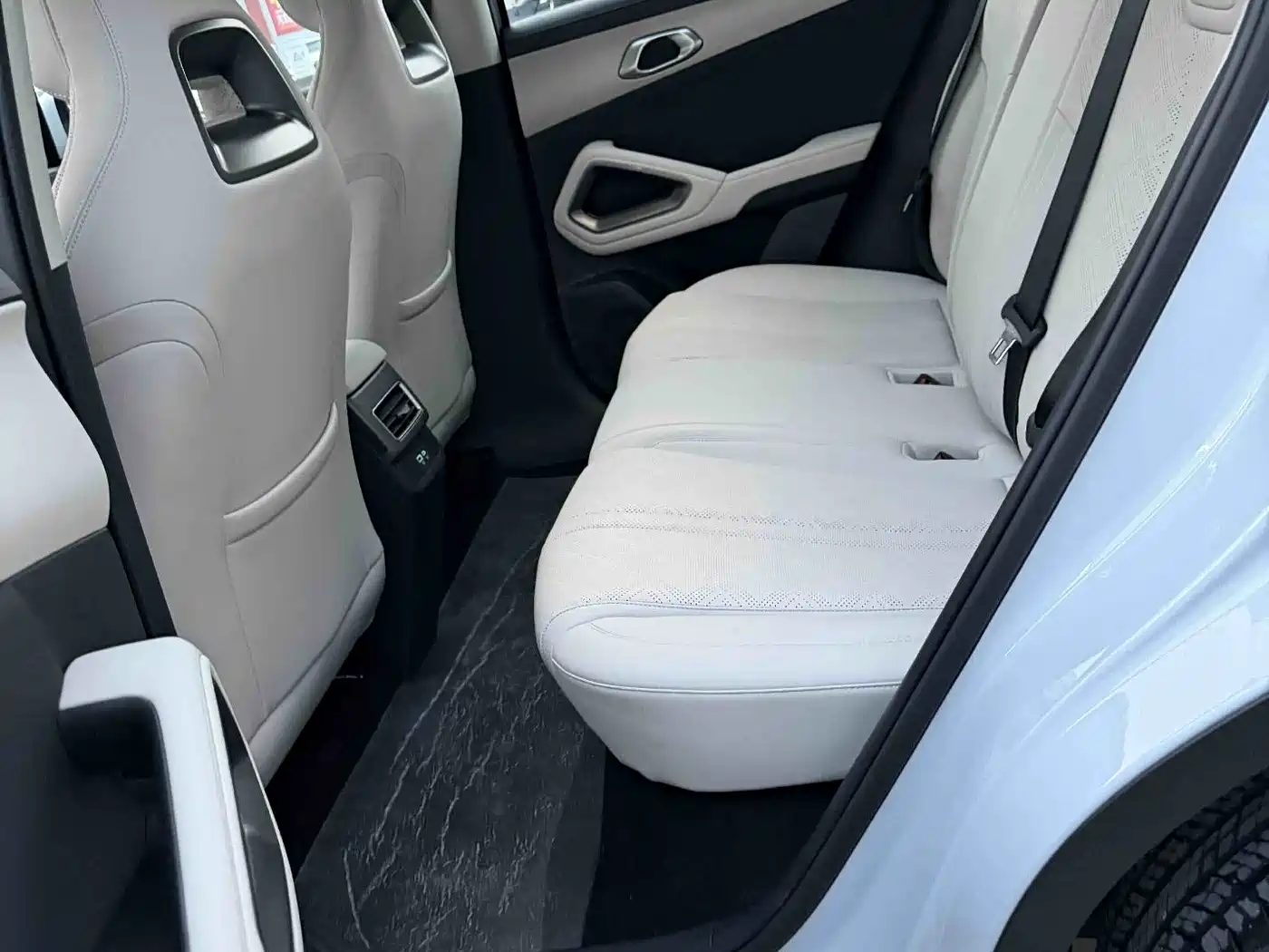 BYD Yuan UP 2026 2025 Model 301KM Navigator
