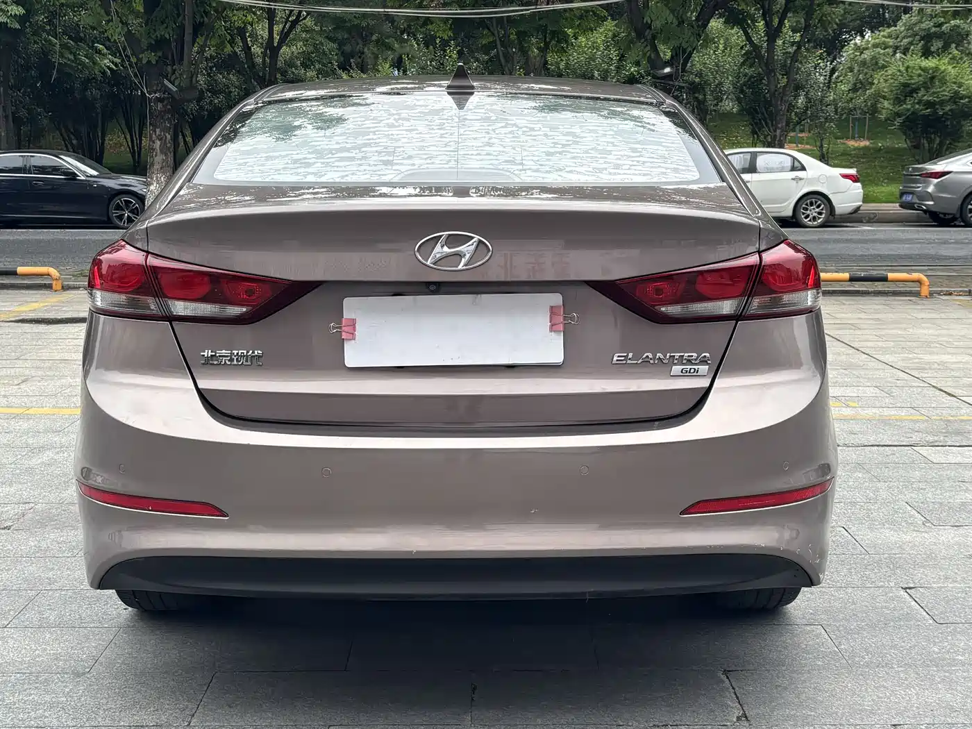 Hyundai Elantra 2016 1.6L Auto Smart·Luxury Edition фото 10