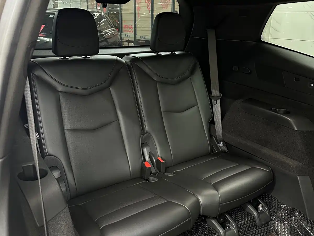 Фото 13 - Cadillac XT6