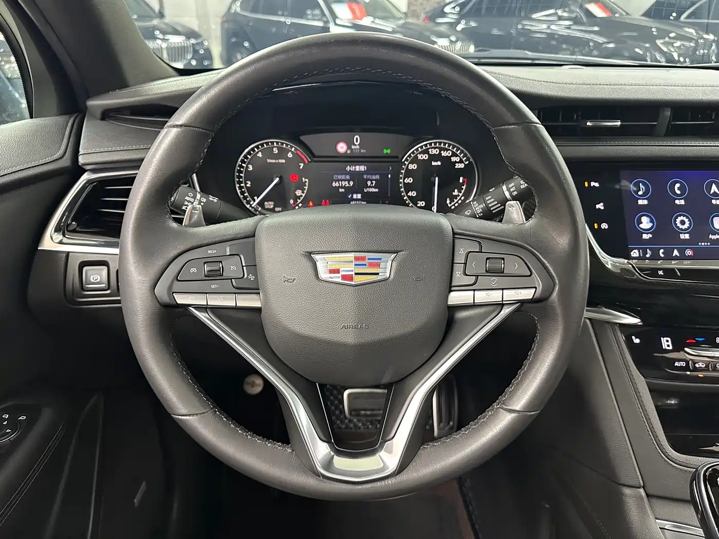 Фото 19 - Cadillac XT6