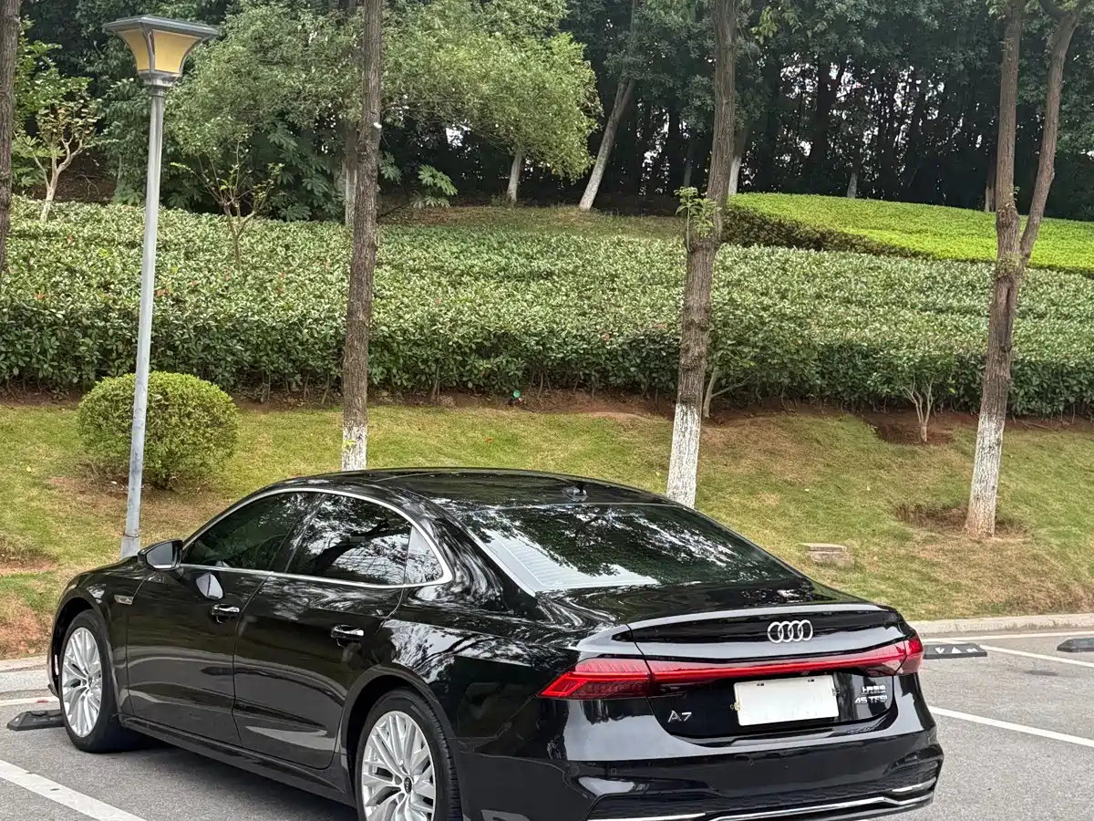 Фото 12 - Audi A7L